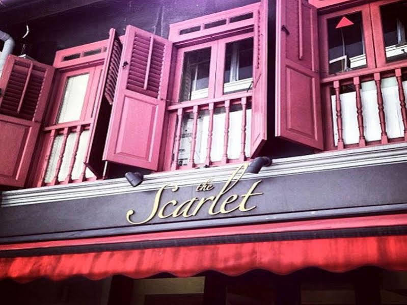 The Scarlet Singapur